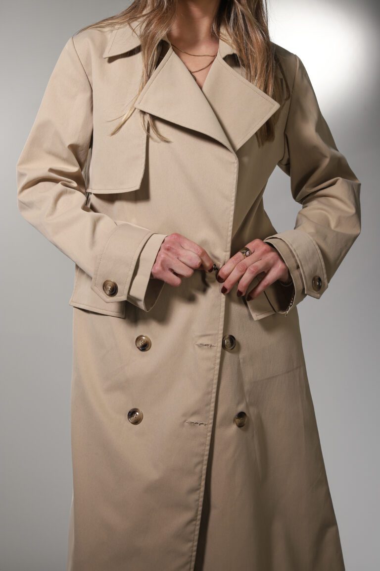 Classic long trench coat in beige, water-resistant and made from premium water proof Gabardine.